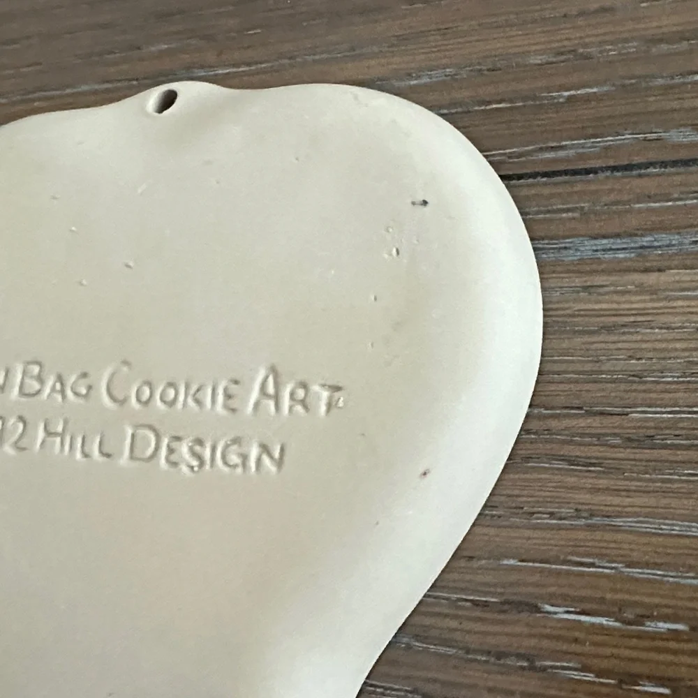 Brownbag Cookie Art, stoneware Heart-Shaped‎ with Hummingbird Design